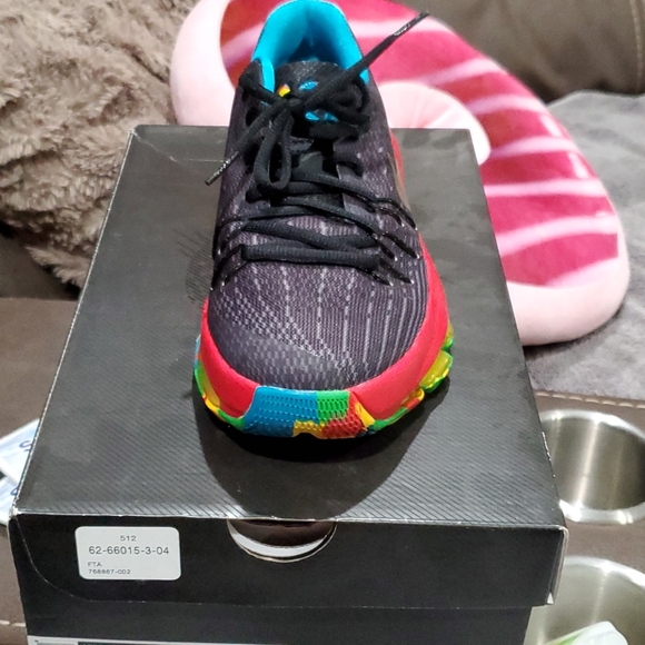 Shoes - Picture 3 of 5